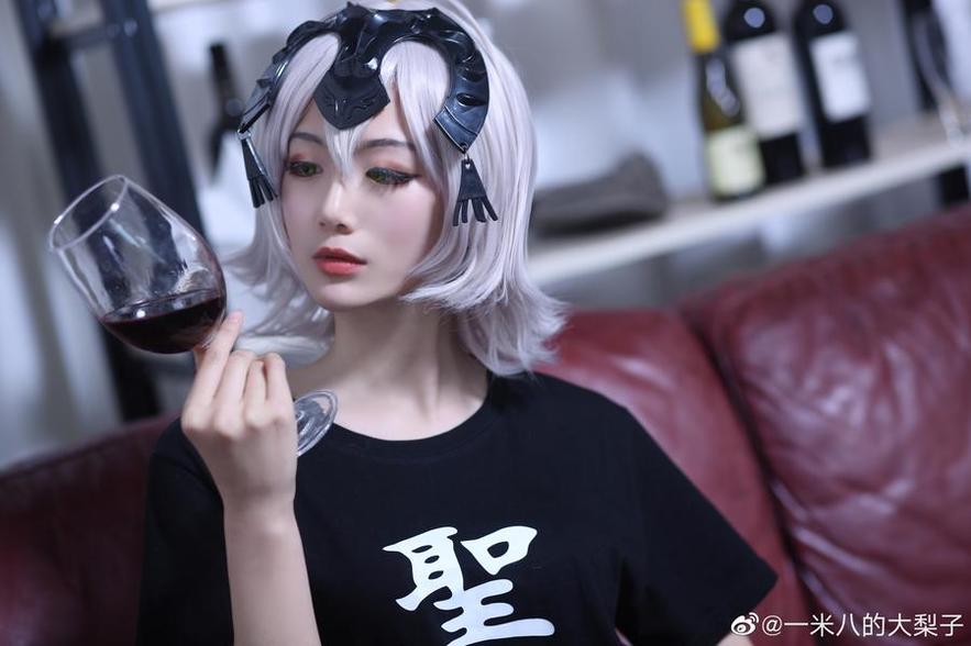 一米八的大梨子吾妻cos作品合集，听说许多人看了都爱上了cosplay